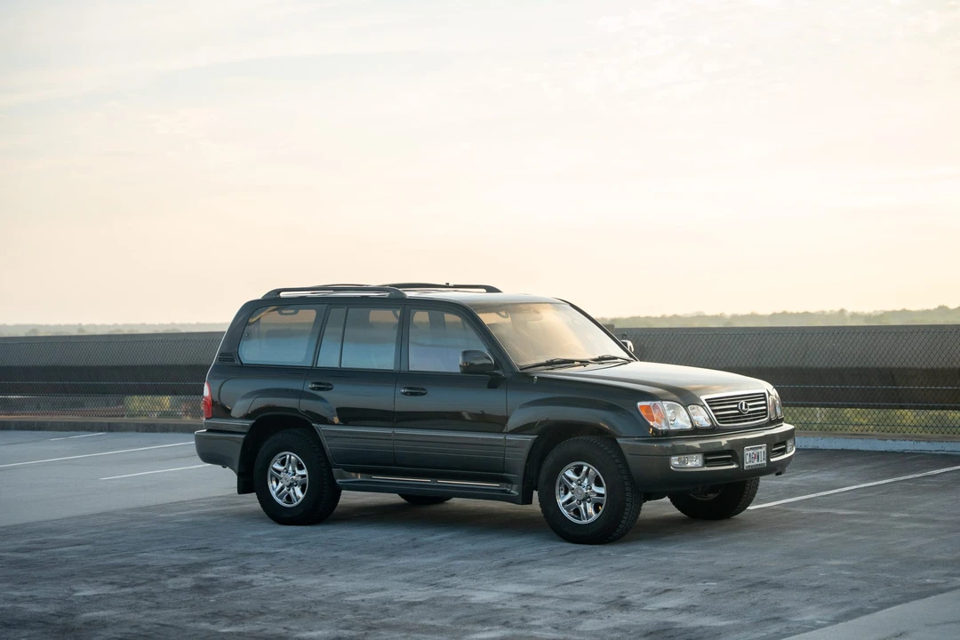 2001 Lexus LX 2nd Gen - Image 30 of 31