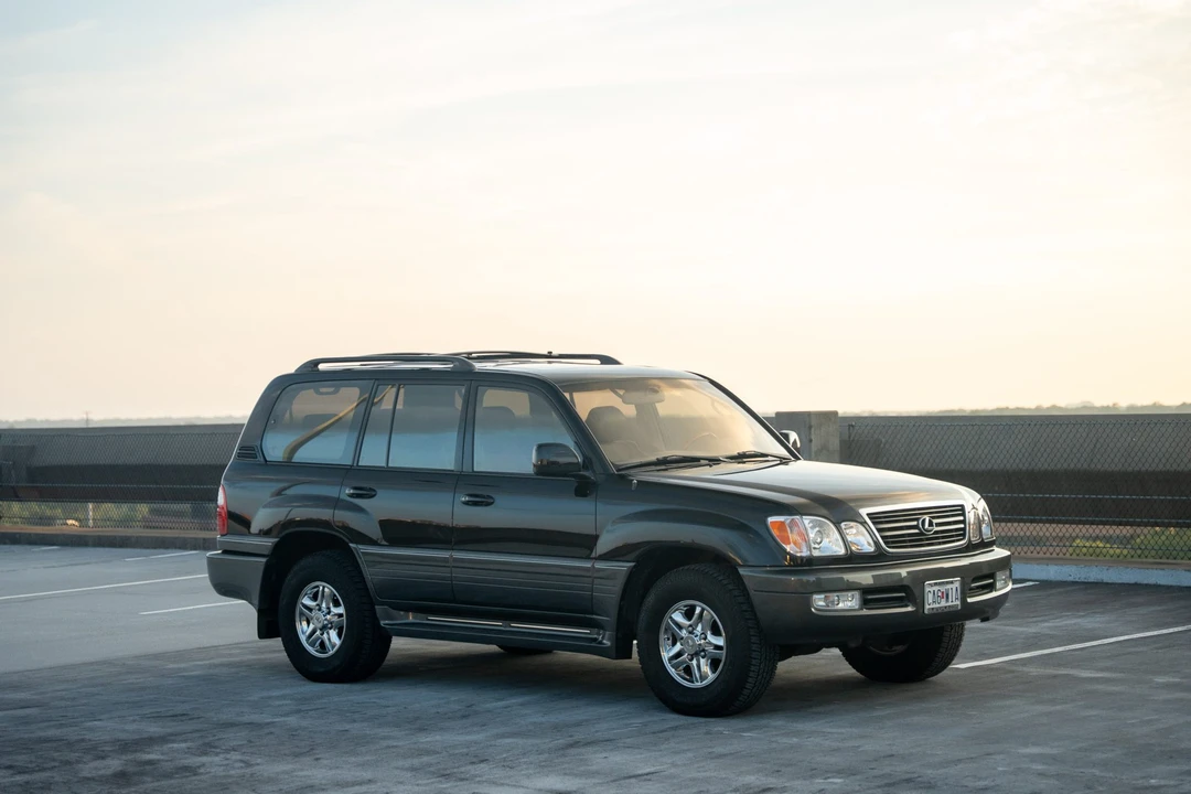2001 Lexus LX 2nd Gen - Image 28 of 31