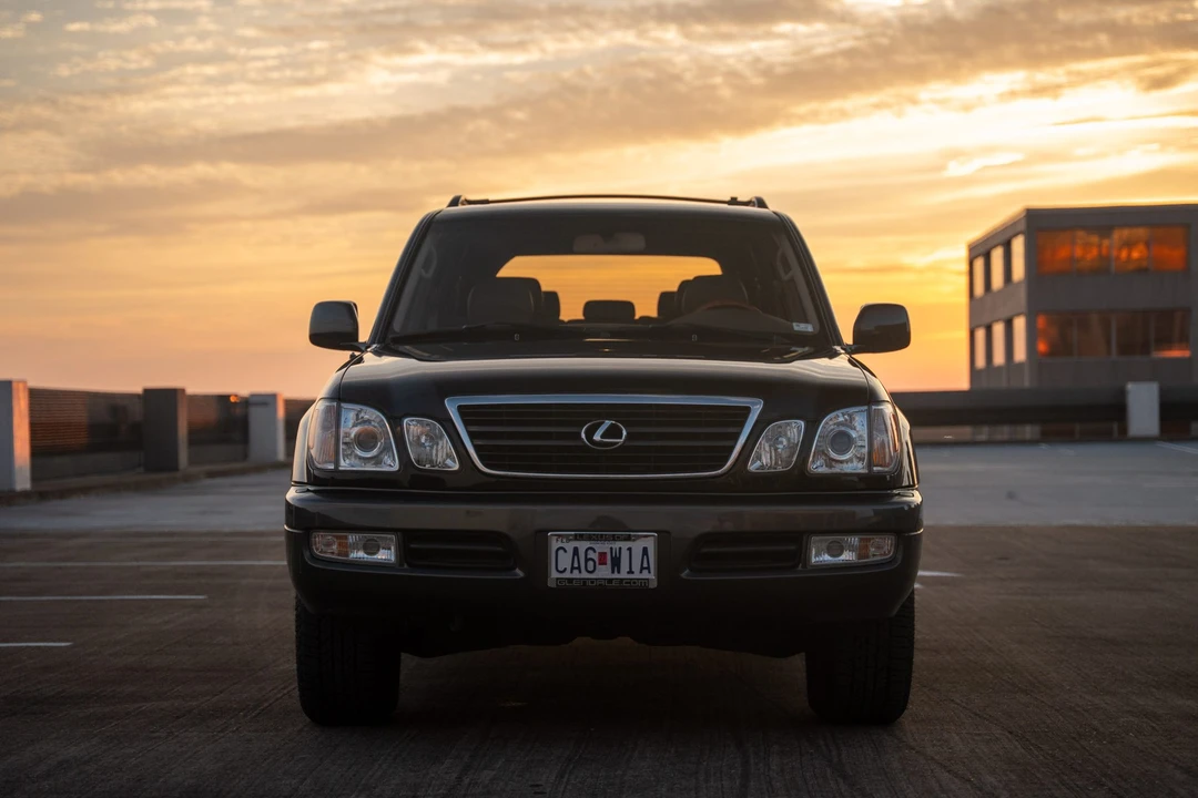 2001 Lexus LX 2nd Gen - Image 23 of 31