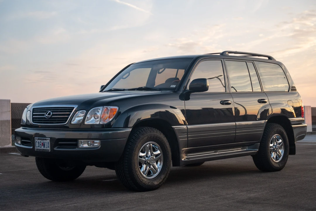 2001 Lexus LX 2nd Gen - Image 21 of 31
