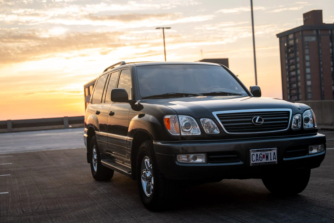 2001 Lexus LX 2nd Gen - Image 25 of 31