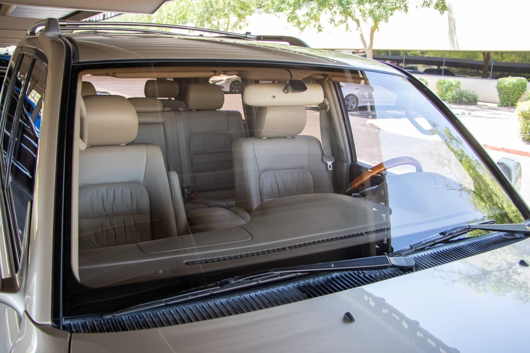 2001 Lexus LX 2nd Gen - Image 27 of 31
