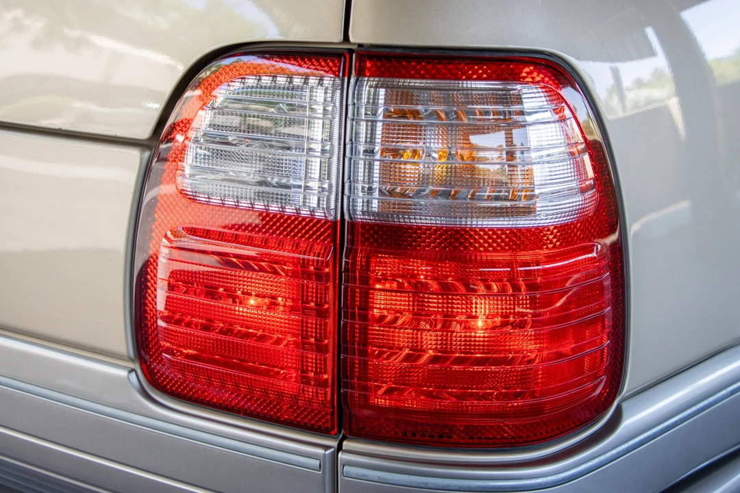 2001 Lexus LX 2nd Gen - Image 16 of 31