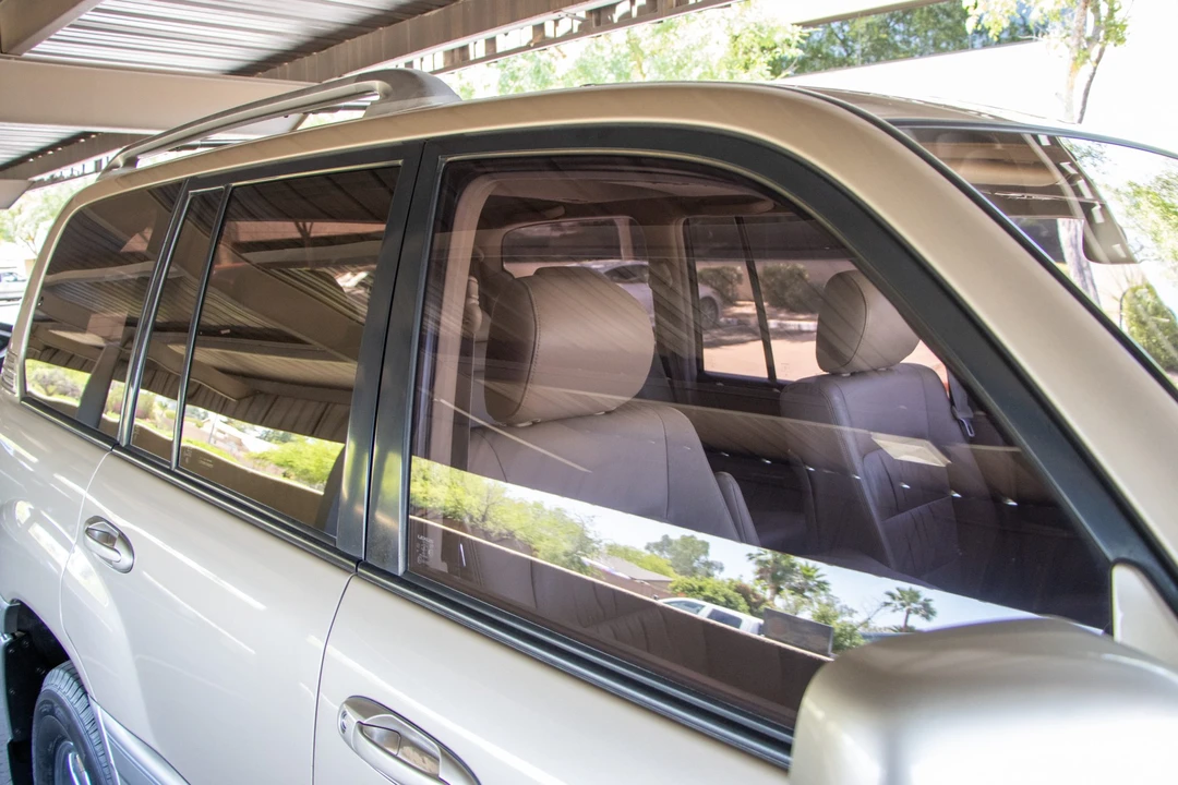 2001 Lexus LX 2nd Gen - Image 26 of 31