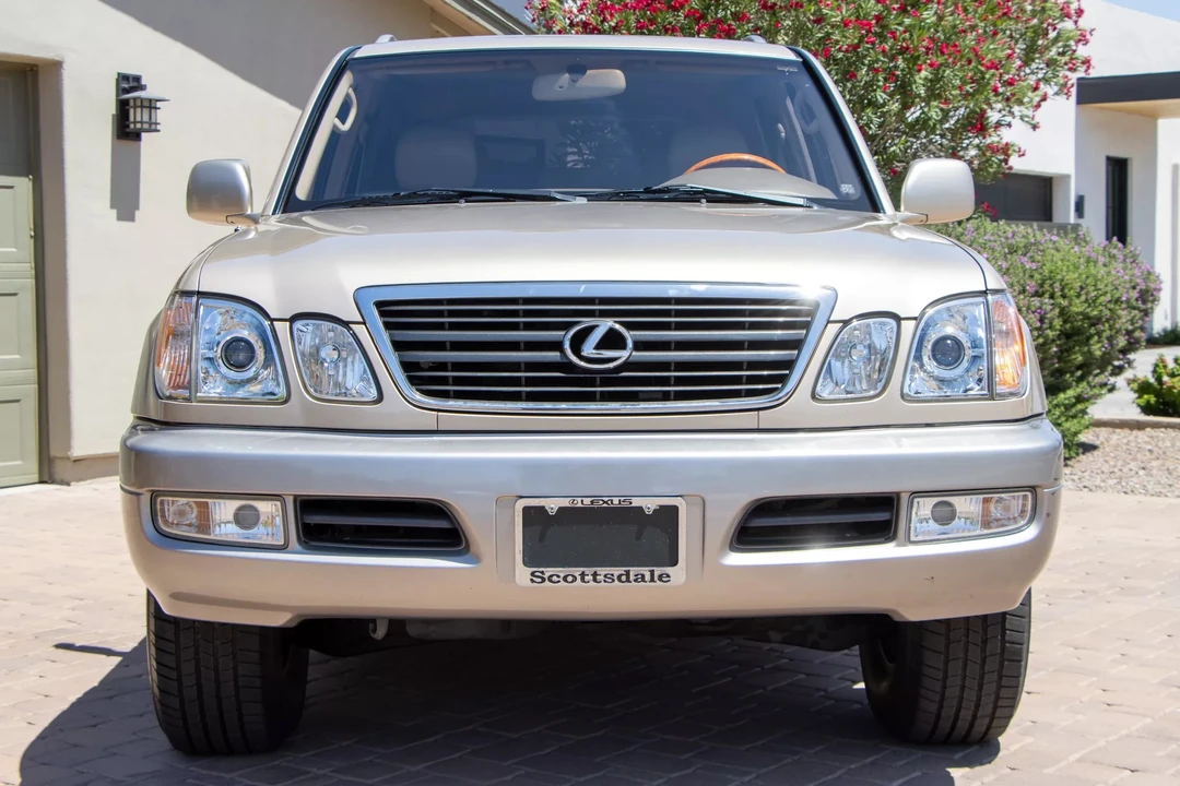 2001 Lexus LX 2nd Gen - Image 3 of 31