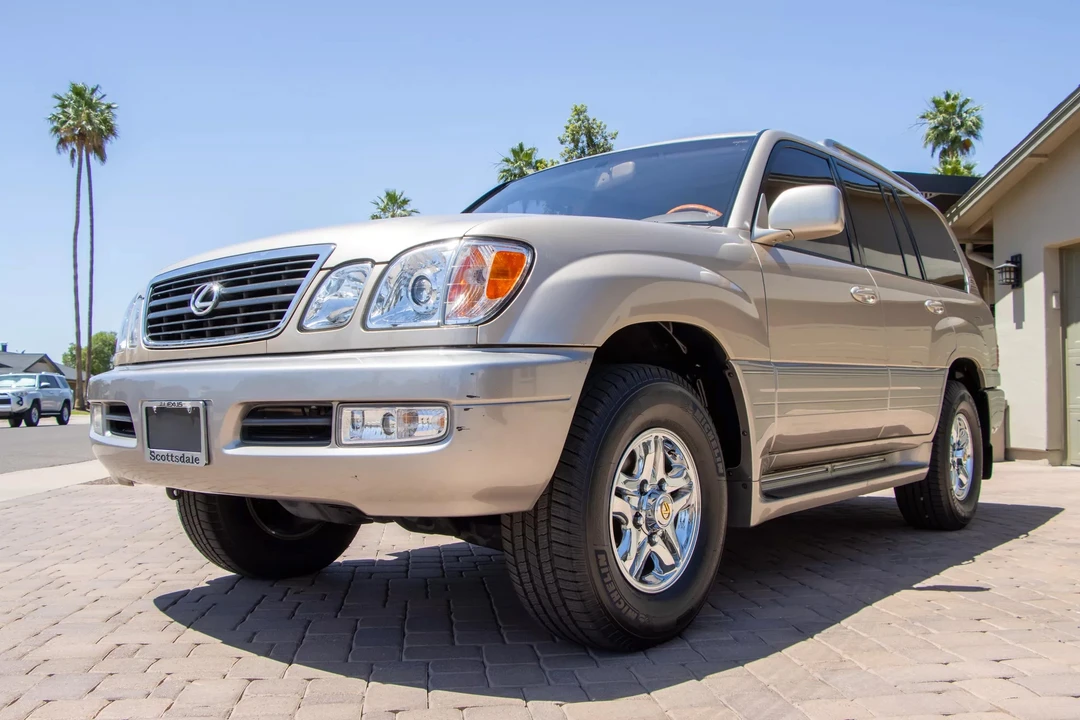 2001 Lexus LX 2nd Gen - Image 2 of 31