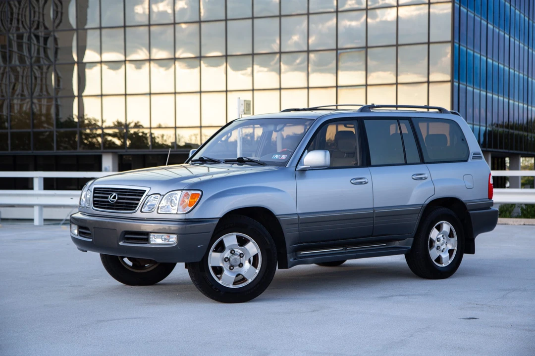 2001 Lexus LX 2nd Gen - Image 2 of 31