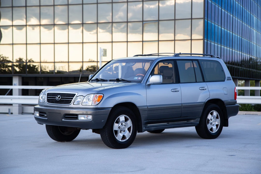 2001 Lexus LX 2nd Gen - Image 3 of 31