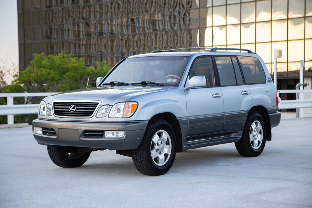 2001 Lexus LX 2nd Gen - Image 7 of 31