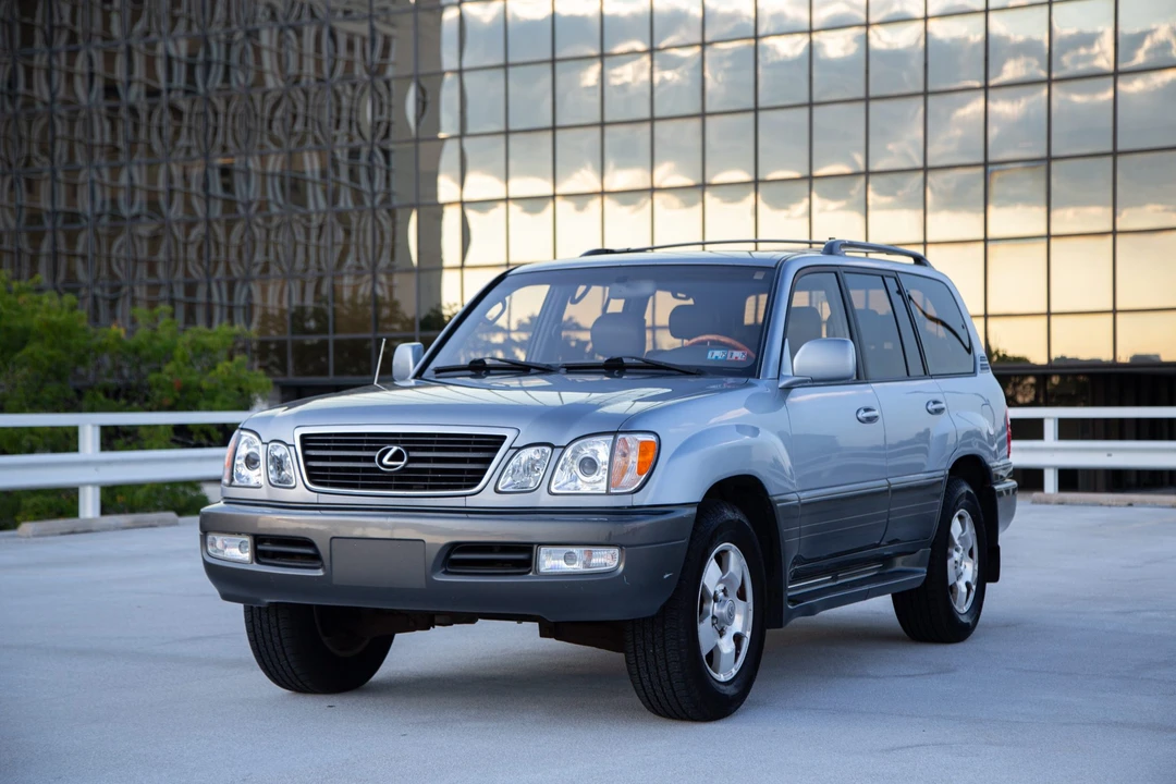 2001 Lexus LX 2nd Gen - Image 8 of 31