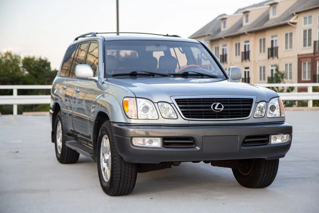 2001 Lexus LX 2nd Gen - Image 14 of 31