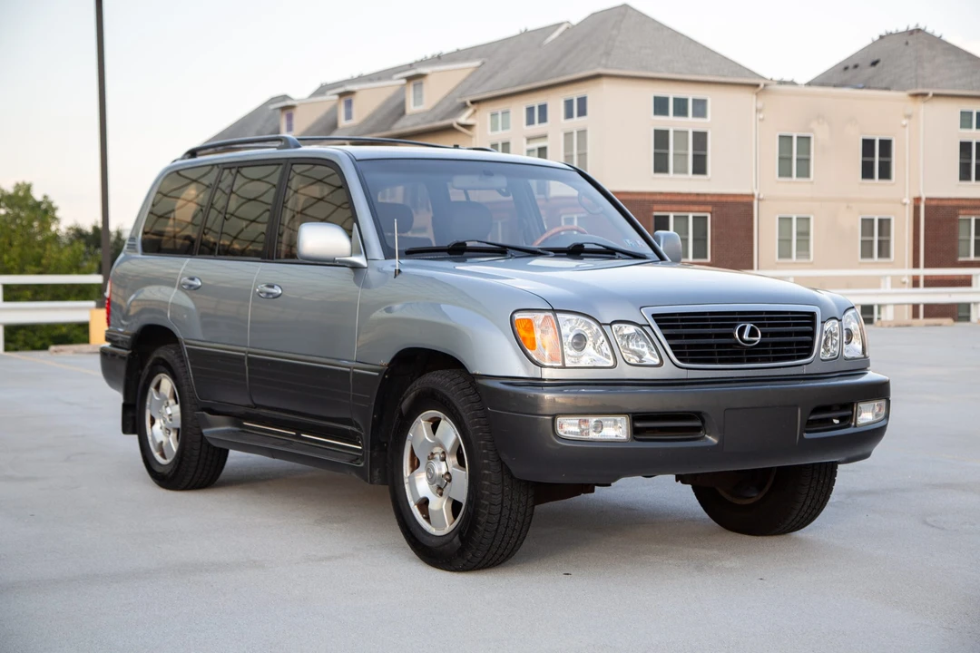 2001 Lexus LX 2nd Gen - Image 15 of 31
