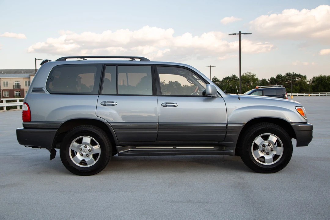 2001 Lexus LX 2nd Gen - Image 20 of 31