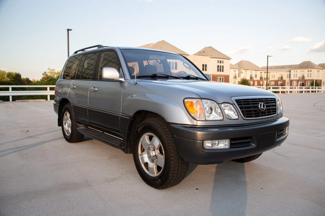 2001 Lexus LX 2nd Gen - Image 16 of 31