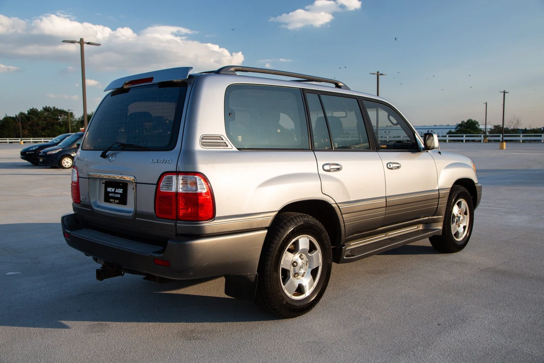 2001 Lexus LX 2nd Gen - Image 26 of 31