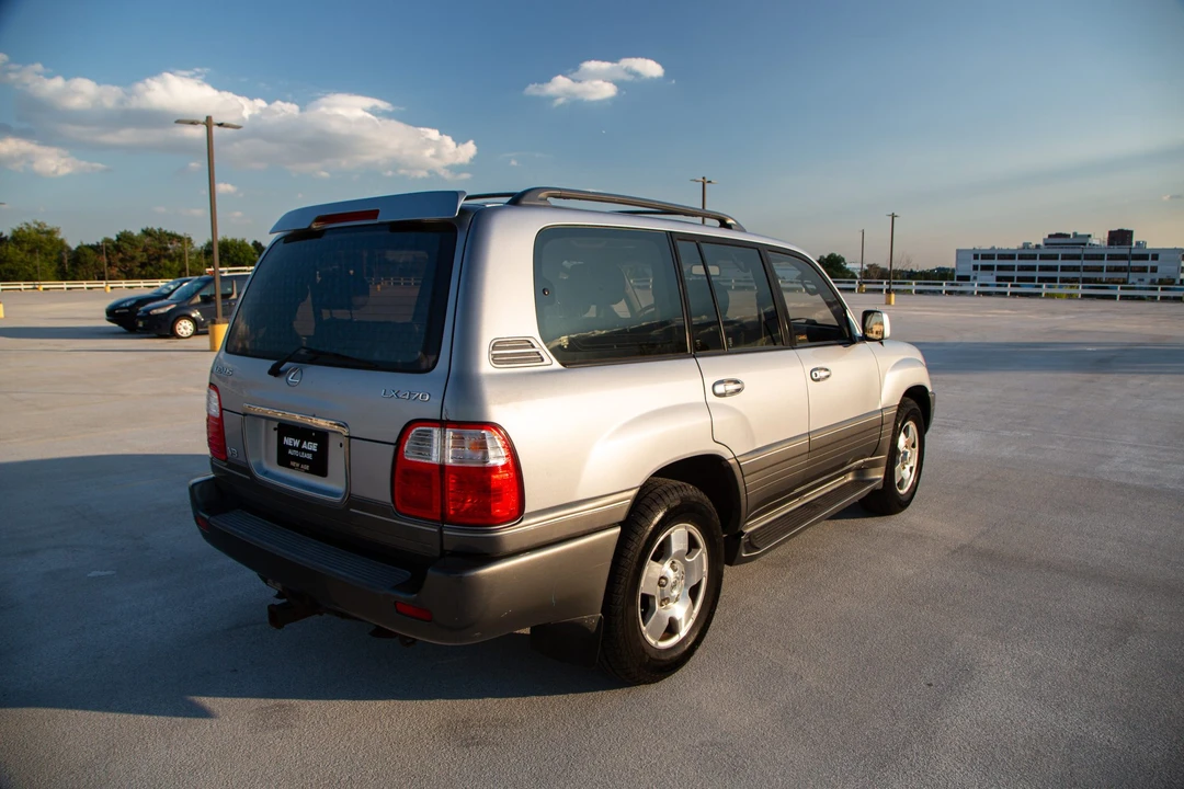 2001 Lexus LX 2nd Gen - Image 27 of 31