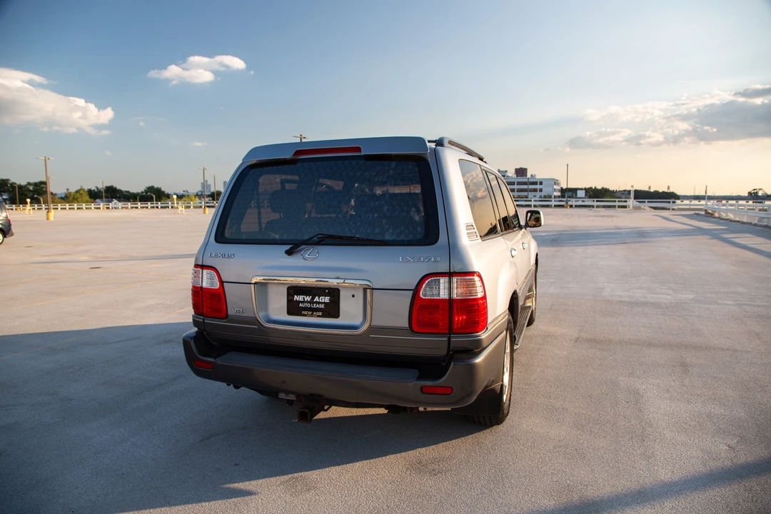 2001 Lexus LX 2nd Gen - Image 28 of 31