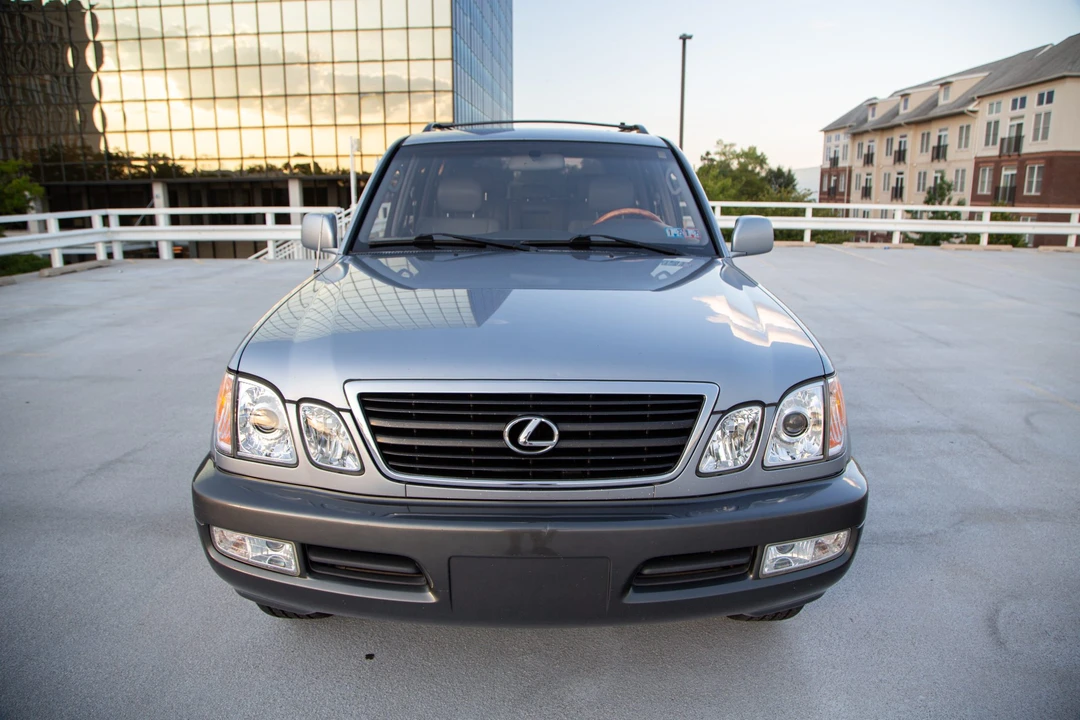 2001 Lexus LX 2nd Gen - Image 12 of 31