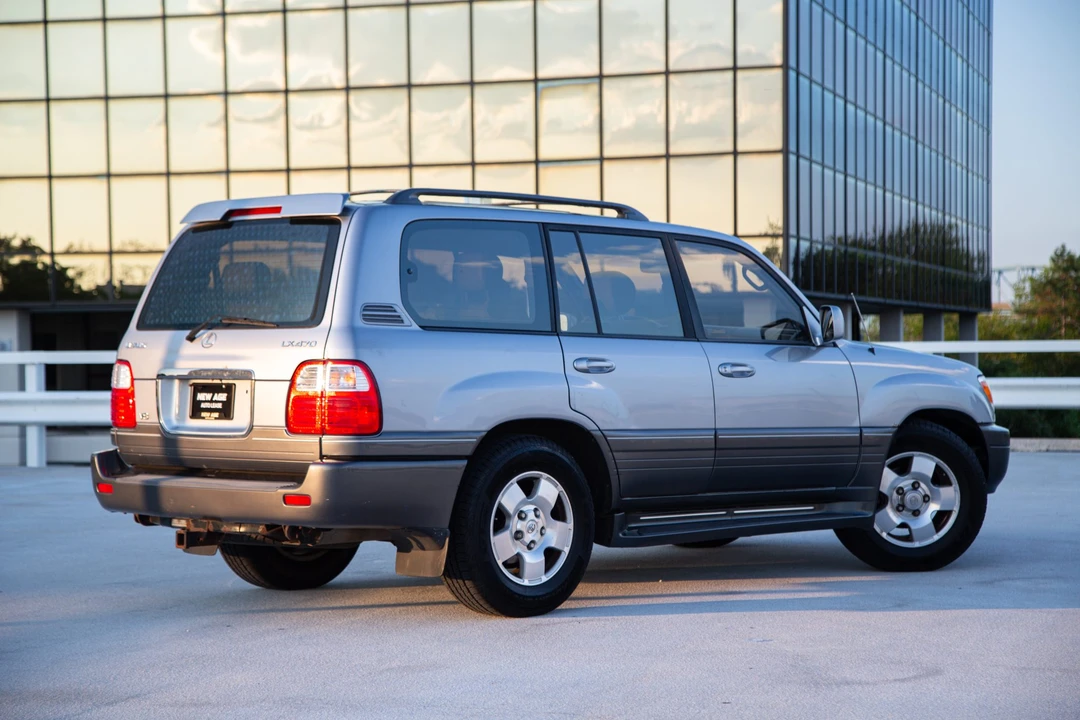 2001 Lexus LX 2nd Gen - Image 21 of 31