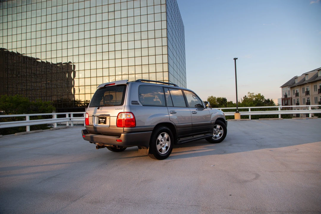 2001 Lexus LX 2nd Gen - Image 23 of 31