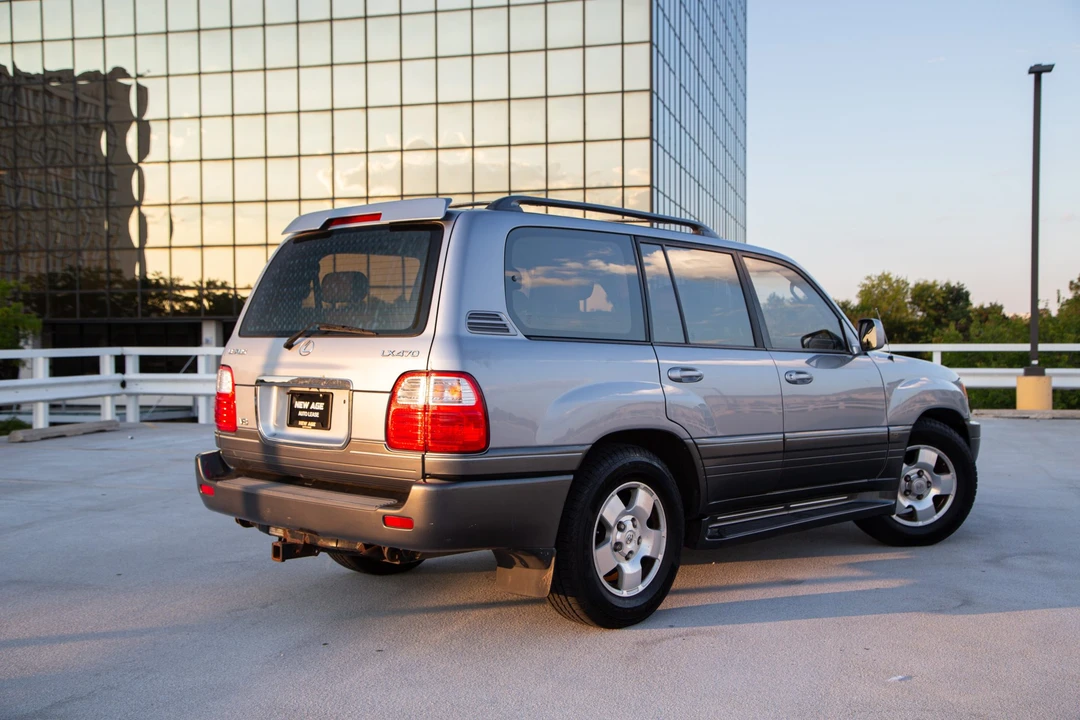 2001 Lexus LX 2nd Gen - Image 22 of 31
