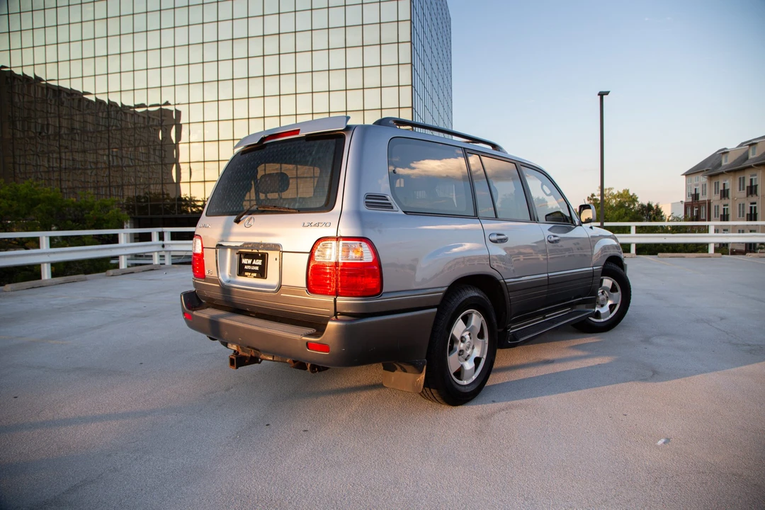 2001 Lexus LX 2nd Gen - Image 24 of 31