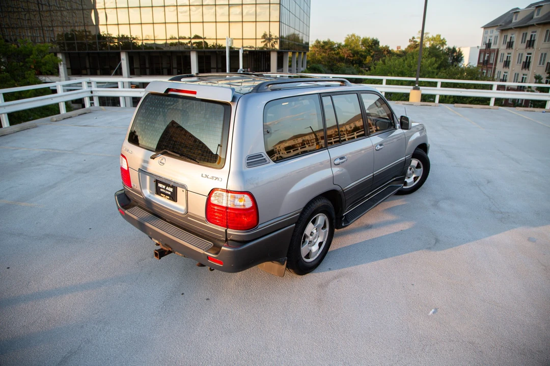 2001 Lexus LX 2nd Gen - Image 25 of 31