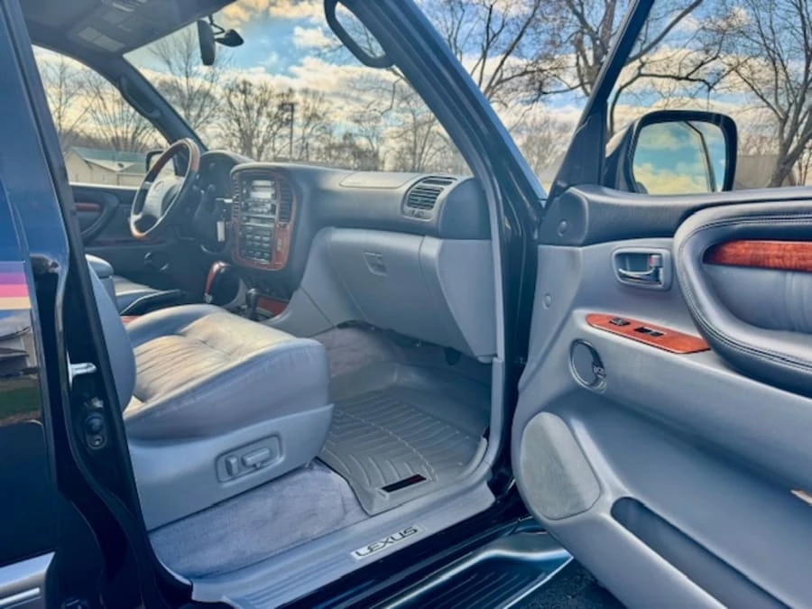 2001 Lexus LX 2nd Gen - Image 18 of 22