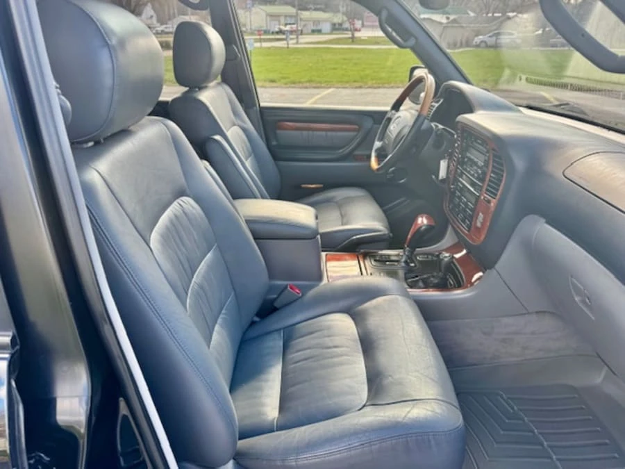 2001 Lexus LX 2nd Gen - Image 17 of 22