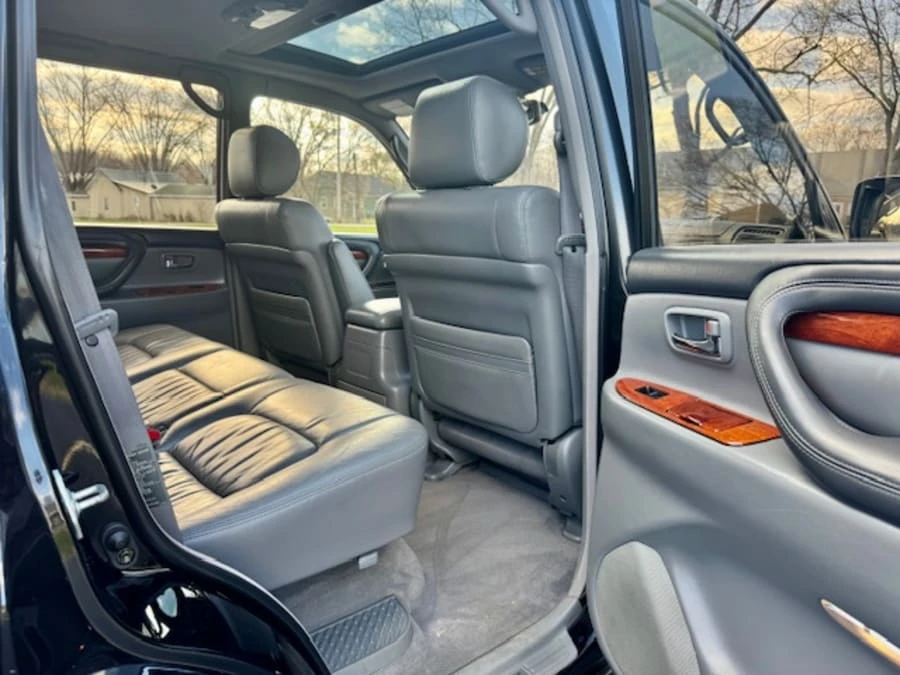 2001 Lexus LX 2nd Gen - Image 14 of 22