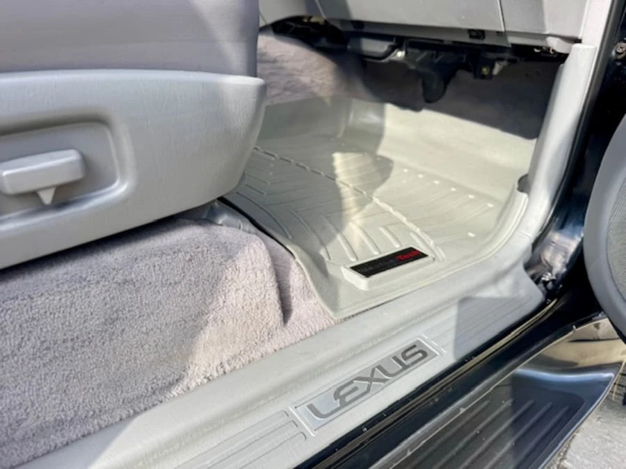 2001 Lexus LX 2nd Gen - Image 19 of 22