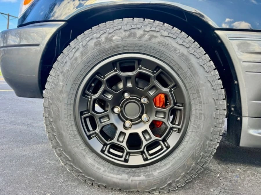 2001 Lexus LX 2nd Gen - Image 9 of 22