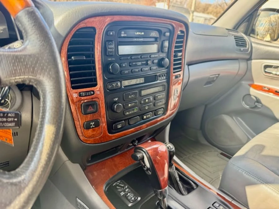 2001 Lexus LX 2nd Gen - Image 21 of 22