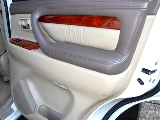 2001 Lexus LX 2nd Gen - Image 18 of 21
