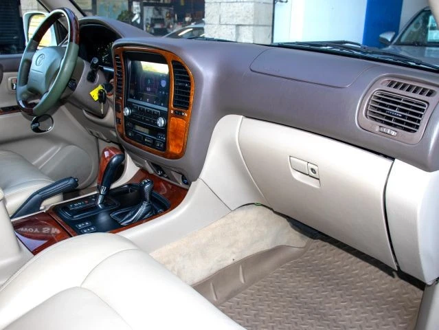 2001 Lexus LX 2nd Gen - Image 17 of 21