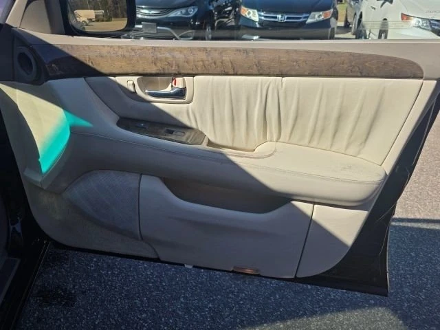 2001 Lexus LS 3rd Gen - Image 19 of 20