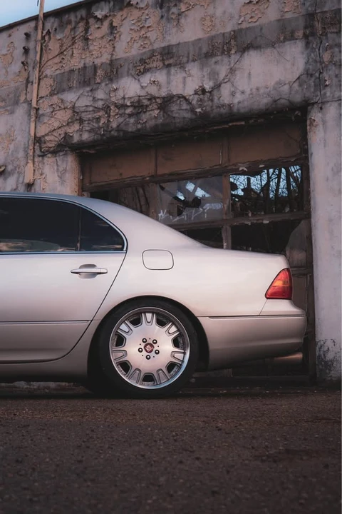 2001 Lexus LS 3rd Gen - Image 9 of 9