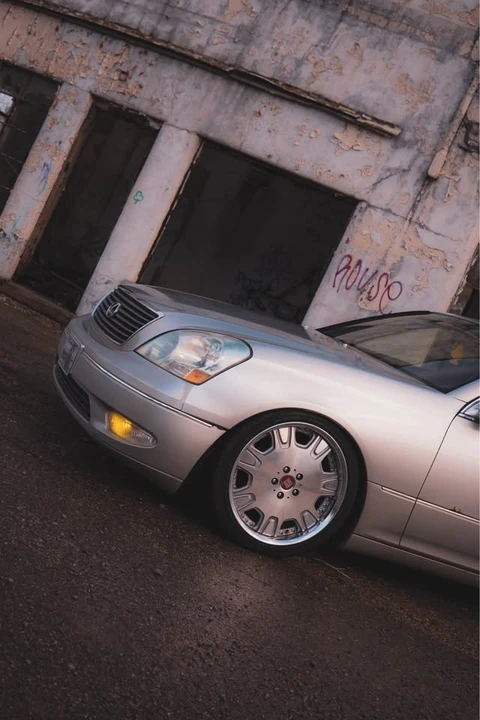 2001 Lexus LS 3rd Gen - Image 8 of 9