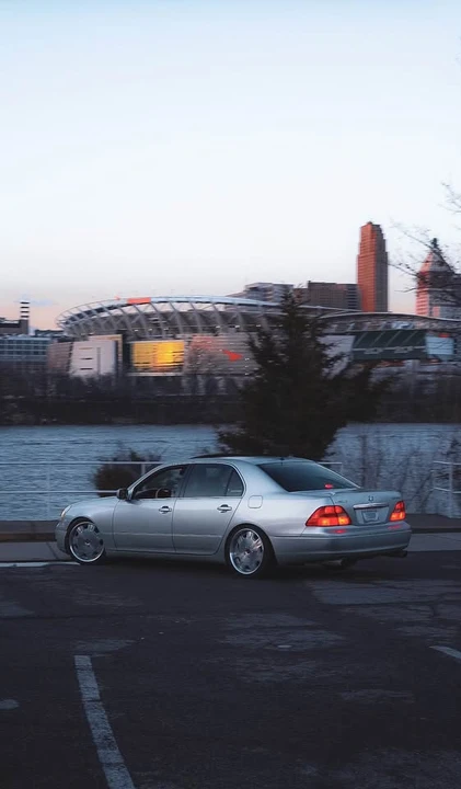 2001 Lexus LS 3rd Gen - Image 3 of 9