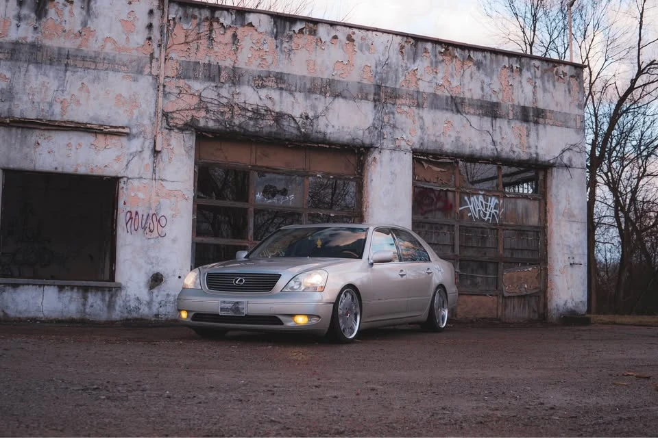 2001 Lexus LS 3rd Gen - Image 5 of 9