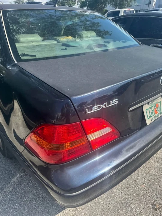 2001 Lexus LS 3rd Gen - Image 6 of 10