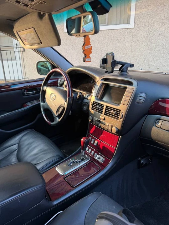 2001 Lexus LS 3rd Gen - Image 2 of 13