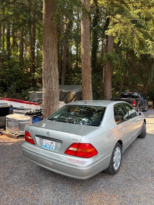 2001 Lexus LS 3rd Gen - Image 13 of 13