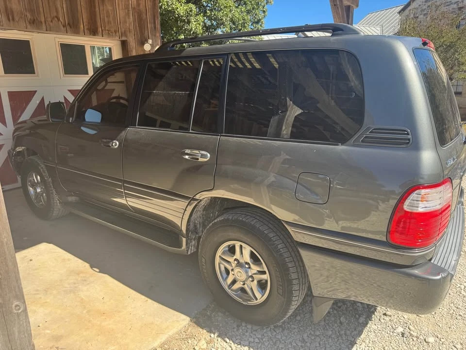 2001 Lexus LX 1st Gen - Image 4 of 7