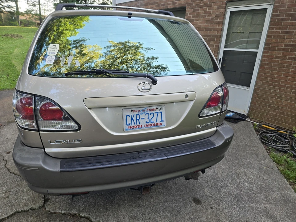2001 Lexus RX 1st Gen - Image 5 of 16