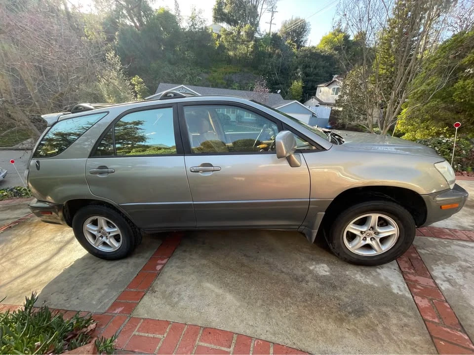 2001 Lexus RX 1st Gen - Image 3 of 10