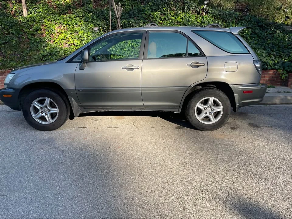 2001 Lexus RX 1st Gen - Image 4 of 10
