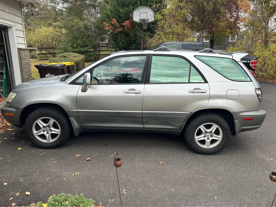 2001 Lexus RX 1st Gen - Image 2 of 10