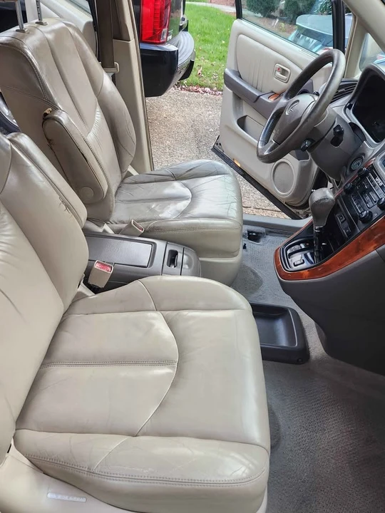 2001 Lexus RX 1st Gen - Image 9 of 15