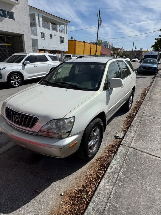 2001 Lexus RX 1st Gen - Image 2 of 10